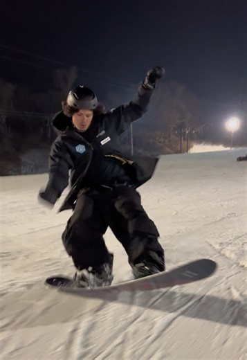 Rocking the Instructor jacket 🎥 @402 freerider #snowboarding #snowboardinstructor #nebraska #iowa