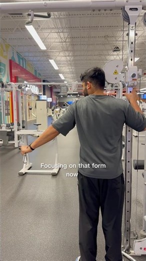 Unilateral Tricep Extension 🔥 Secret to Bigger Arms! #shorts #triceps #trending