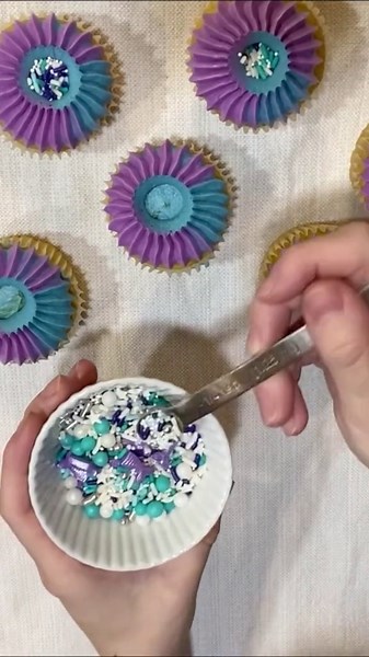 How I Make Mermaid-Inspired Cupcake Frosting Designs