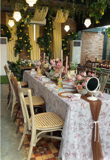 A romantic bridal tea party table, beautifully styled to celebrate love, laughter, and the bride-to-be🌷🌻 #tabledecorsurabaya #dekorasisurabaya #fyp #tabledecorsidoarjo #tabledecorgresik