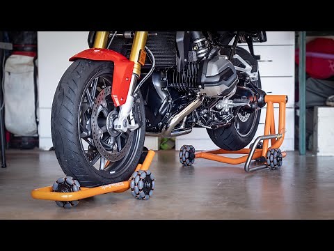 BMW R1200R on Dynamoto Multi-directional Motorcycle Stands