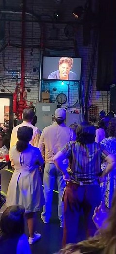 Let me entertain you 🌹