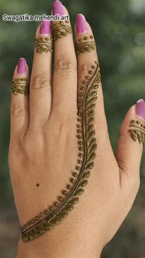 “Stop ✋… simple mehendi pasand hai to last tak dekho” Simple Mehendi, Big Elegance #voiceovermehendi
