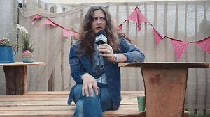 Watch Katy Perry reveal that her parents voted for Trump