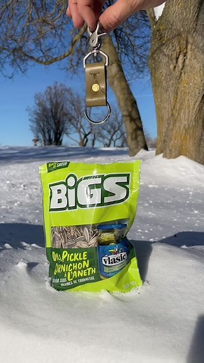 Which Noble Leather Co. keychain color is your favourite? 🟩 #asmr #asmrsounds #leathertok #asmrcrunch #leathertiktok