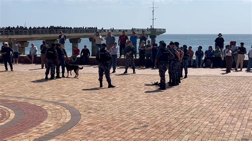 🐾 Teamwork in Action! 💪 In an impressive display of skill and precision, Dark Water Operations and the South African Police Service (SAPS) showcased how the SAPS K9 Unit works to track down abalone poachers and recover illegally harvested abalone hidden for later collection. 🐚 With her sharp nose and unwavering focus, Luna, one of SAPS’s expertly trained canines, located the hidden abalone in no time! 🐶✨ This vital operation not only protects our marine resources and coastal ecosystems, but 