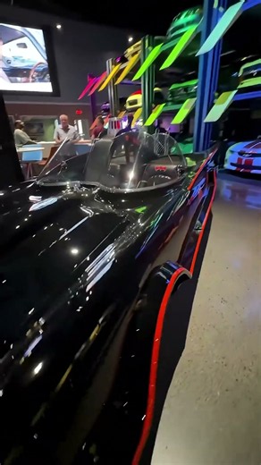 Batman 1966: el Batmóvil era legalmente inexistente 😳