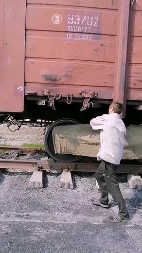Cargo Handling Process at the Train Station