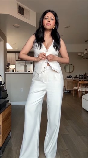 122K views · 239 reactions | @walkinwonderland showing off two easy ways to style these chic (and affordable!) white pants — a staple for every closet. 懶 https://kohls.co/SOTrousers | Kohl's | Facebook