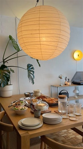 Castlery US on Instagram: "Want to host fabulous gatherings and still enjoy your space the rest of the week? An extendable dining table lets you open things up when guests come over and tuck it back when it’s just you. In the spotlight: Bradley Extendable Dining Table, Bradley Bench, Renoir 16-piece Dinnerware Set Photography: @coincidentallyus"