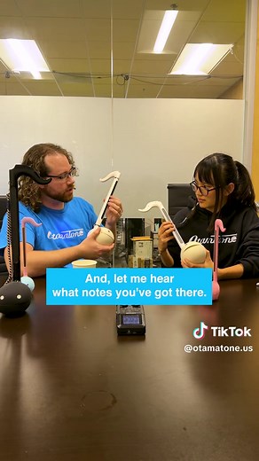 How fast can you learn All the Small Things? 🏃💨🎶 Otamanist @moshibass teaches you how to play it on the Otamatone...as FAST as possible. Enjoyed this speedrun tutorial? Let us know 👀 Episode 2 premieres Feb 27, 2:00PM — Mary Had a Little Lamb🐑 #OtamatoneUS #HameeUS #moshibass #LearnOtamatone #MusicEducation