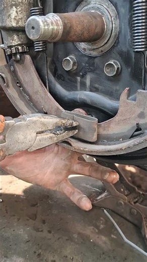 #brake shoe spring #fitting #shorts #viralvideo #trending #mechanical #shortvideo