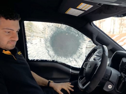 为展示防弹车，工程总监亲自接受巴雷特射击，真的狠人