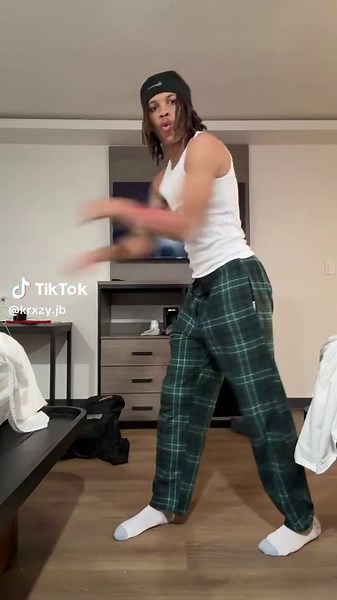 Dc:me🤣🤣#viral #famous #xyzbca #fyp #frecklefacejb | dancing