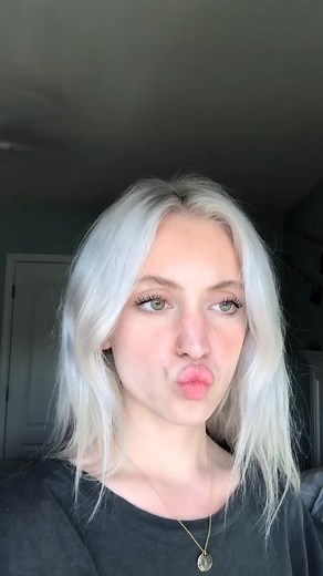 Princess Peach Lips Tutorial by Riley Hubatka