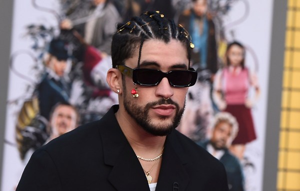 Bad Bunny ocupa el número 1 de la lista Billboard 200 con su álbum "Debí Tirar Más Fotos" - La Opinión