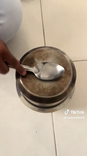 Prank with my friends 😁But people remebers the sound of machines at work😂 so funny 🤣🫵🏻@🇮🇹²¹MG_TIVA_²¹🇮🇹 @𝗠 𝗮 𝗿 𝗮 𝗻 🐊 @益言Twxzz_THIBAN RAJ🟢🔴 @didiyy⚡️🚀💸 #fyp #onemillionauditions #fypシ゚viral #prank #funnyvideos #CapCut