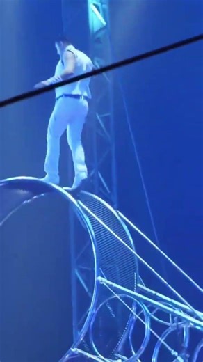 Wheel of Death Performance – Circus Vargas Thrills 🎪🔥