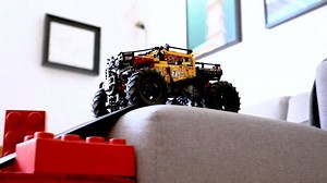 Vediamo in azione il nuovo set LEGO Technic 4x4 Xtreme Off-Roader, disponibile dai primi di agosto. | Bricknauts