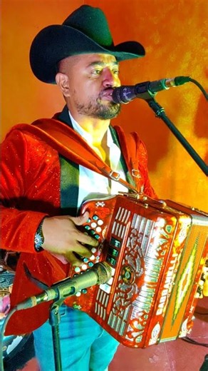 Ayayay chiquitita!! 🤠🎶🪗🎤🍺 #leyendadelnorte #norteñas #lalomora #musica #acordeon