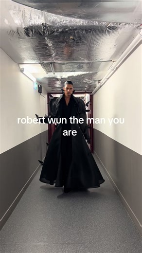 the dress is so coool #parisfashionweek #robertwun #model #backstage #couture