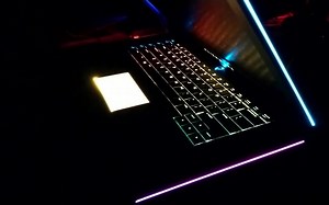 全新ALIENWARE 15 R4 RGB灯光演示