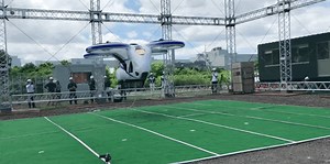 空飛ぶクルマ、無人飛行に成功も「ドローンなのでは？」という声も