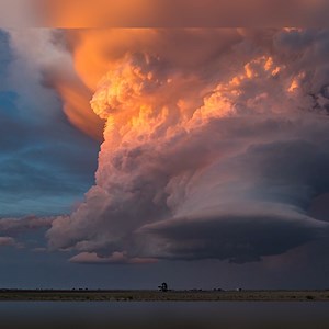 Massive supercell storm over Texas captured in stunning timelapse footage | The Independent