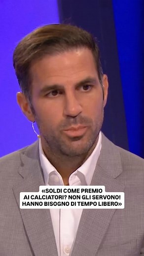 Partendo dalla riflessione di Cesc Fàbregas ai microfoni di @rsisport (e andando oltre al mero, ma anche concreto, concetto di ricchezza), l’allenatore del Como ha parlato di un aspetto divenuto ormai fondamentale in mezzo a calendari fitti e pieni di impegni per i calciatori. 🎙️ a cura di @giacomo_brunetti #cronachedispogliatoio #como #fàbregas | Cronache di spogliatoio
