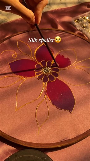 rangrezaaaa on Instagram: "Silk spolier guyzz always use thick gutta cone on silk fabric 🥲meri trha ni krna😂🙂‍↔️ . . ethnic dupatta traditional dupatta Pakistani dupatta desi fashion ethnic wear for women festive dupatta wedding dupatta Eid dupatta designs ethnic dupatta traditional dupatta Pakistani dupatta desi fashion ethnic wear for women festive dupatta wedding dupatta Eid dupatta designs"