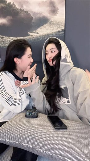 The two leads of our GL drama are so adorable！