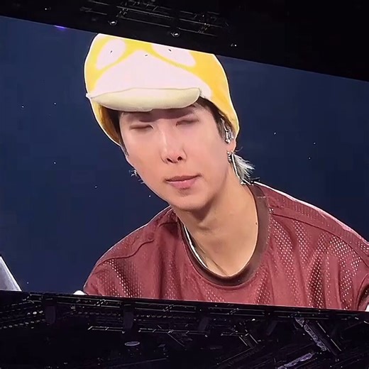 🐨:I'm having the best time in my life right now. Honestly, I was literally surprised when we started this stage because I could see your face really well, which was good, but really embarrassing at the same time. So we needed a little time to.... but from not today we went crazy so I am so happy. And like Jimin said stanford doesn't open this precious place to you know not so many people... I think as far as I know only Coldplay has done it on this stage. We and you are the second. So... we are