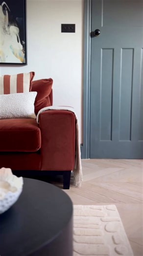 Yes, Gemma M Goldsmith! Choosing a contrasting colour for your skirting boards and woodwork
