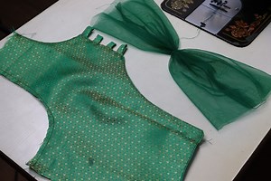 7.4K views · 45 reactions | Beautiful blouse design #Sewing #FashionInspiration #sewinghacks #BlouseDesigns #EthnicFashion #FashionTutorial | Stitching Class | Facebook