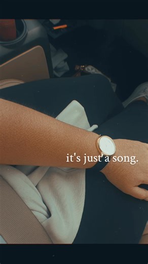 People who got goosebumps while listening to music have a unique response that makes them extremely emotional to a certain kind of stimuli. This phenomenon is called frisson. | Amanda Nicole