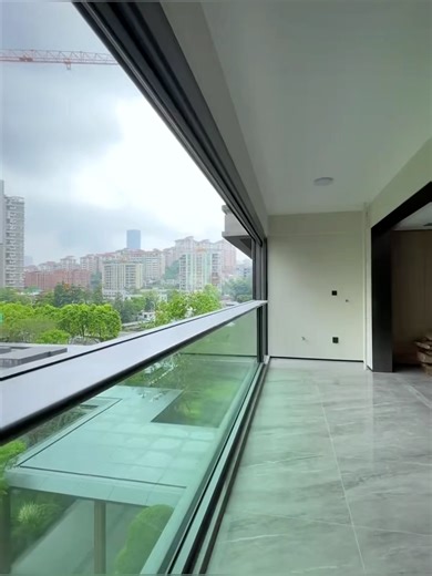 Panoramic Views with Seamless Access