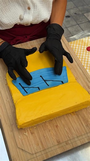 19K views · 50 reactions | School Bus Cake! Hop on for a sweet ride  #fblifestyle | Chefclub Network | Facebook