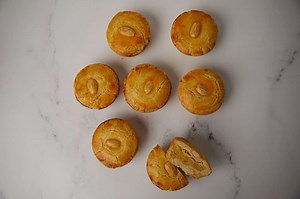 Rondo’s: Buttery Cookie Filled with Homemade Almond Paste