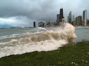 Rising Waters: Climate Change Impacts and Toxic Risks to Lake Michigan’s Shoreline Communities | Environmental Law & Policy Center