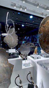 1.9K views · 884 reactions | ✨ ¡Viaja al espacio sin salir de CDMX! ✨ Explora los misterios del cosmos y conecta con piezas únicas que nos cuentan la historia de las estrellas. Visítanos en Galería Polanco y descubre el arte y la ciencia detrás de estos fragmentos estelares. Consigue aquí tus meteoritos https://wa.me/message/TQVP2CCFERVEB1 #Meteoritos #GaleríaPolanco #Olivino #HistoriaDelEspacio | Mineralia | Facebook