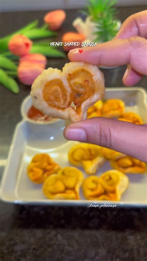 𝓢𝔀𝓪𝓽𝓲 𝓐𝓻𝓼𝓲𝓭🦋 on Instagram: "Proof that food can be cute too 😍❤️ Heart-shaped samosas for extra smiles. Made these heart-shaped samosas—crispy, golden and filled with flavour. A fun twist on the classic Indian snack, perfect for special occasions or just when you feel like cooking with love. Cute outside, classic taste inside! . . . heart shaped samosa, cute samosa recipe, creative samosa, samosa twist, Indian snack ideas, homemade samosa, aesthetic food reel, unique samosa shape, par