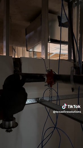 Installing threaded mechanical tee! #satisfying #asmr #houston #sprinklerfitter #sprinkler