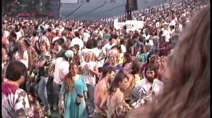 GRATEFUL DEAD IN BUFFALO 1989 (INTERMISSION) Here's a nice short clip of the crowd during set break in Buffalo on the 4th of July. Back in the days when you can bring your drums inside the show and have a drum circle. NFA! 7/4/89 ~ Rich Stadium - Buffalo, NY | Chris DiLeo