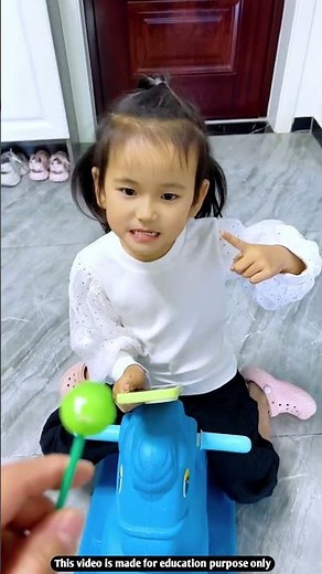 The girl has a lot of lollipops #shortsvideo