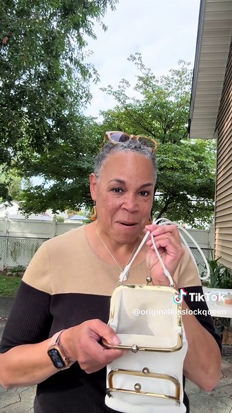 Vintage Coach Kisslock Bag: A Timeless Classic