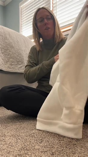 $15 HOODIES - Spread a Positive Message! 💫 💫 Soft Australian Cotton 💫 Make someone's day with a positive message 💫 10% of proceeds donated to mental health associations! Get The Perfect Summer Hoodie Here >> https://nighted.eu/products/dear | NightedApparel