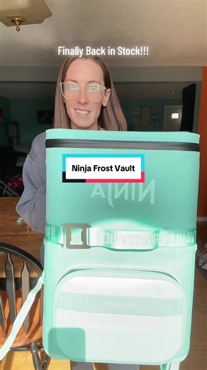 Ninja FrostVault cooler backpack review | Ninja FrostVault Go cooler | backpack cooler for beach and travel | Ninja outdoor cooler If you’re looking for a cooler that’s easier to carry than a giant hard cooler, this is the Ninja FrostVault Go Backpack Cooler, and it’s one of the most interesting outdoor coolers I’ve seen. This isn’t just a regular cooler — it has a Cold Dry Zone compartment, which means you can keep food separate from ice and drinks so things don’t get soggy. The Ninja FrostVaul