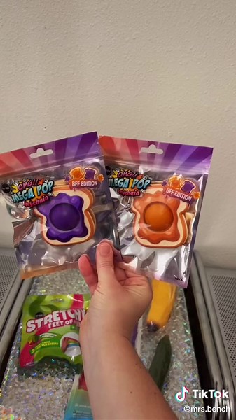 I’m sooo close to 100k on IG! 🥳 I really hope I can get there 🤞🏻 #mrsbench #fidgettoysplus #mrsbenchfidgets @fidgettoysplusinc #ShowUsYourDrawers