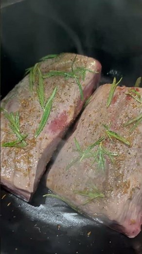簡単ローストビーフ！焼き目つけて70度設定蓋をして放置60分で完成！バーミキュラ(Vermicular) ライスポットミニ 3合炊き 炊飯器 ローズマリーたっぷりカットは明日