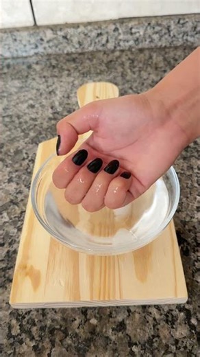 Do this to make your nail polish dry faster! 💅🏻
